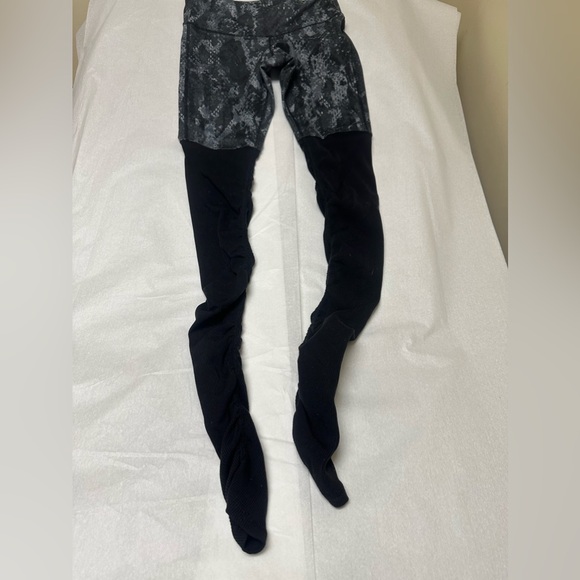 Alo Yoga Goddess Black Python Glossy Leggings🪻 - Picture 3 of 8